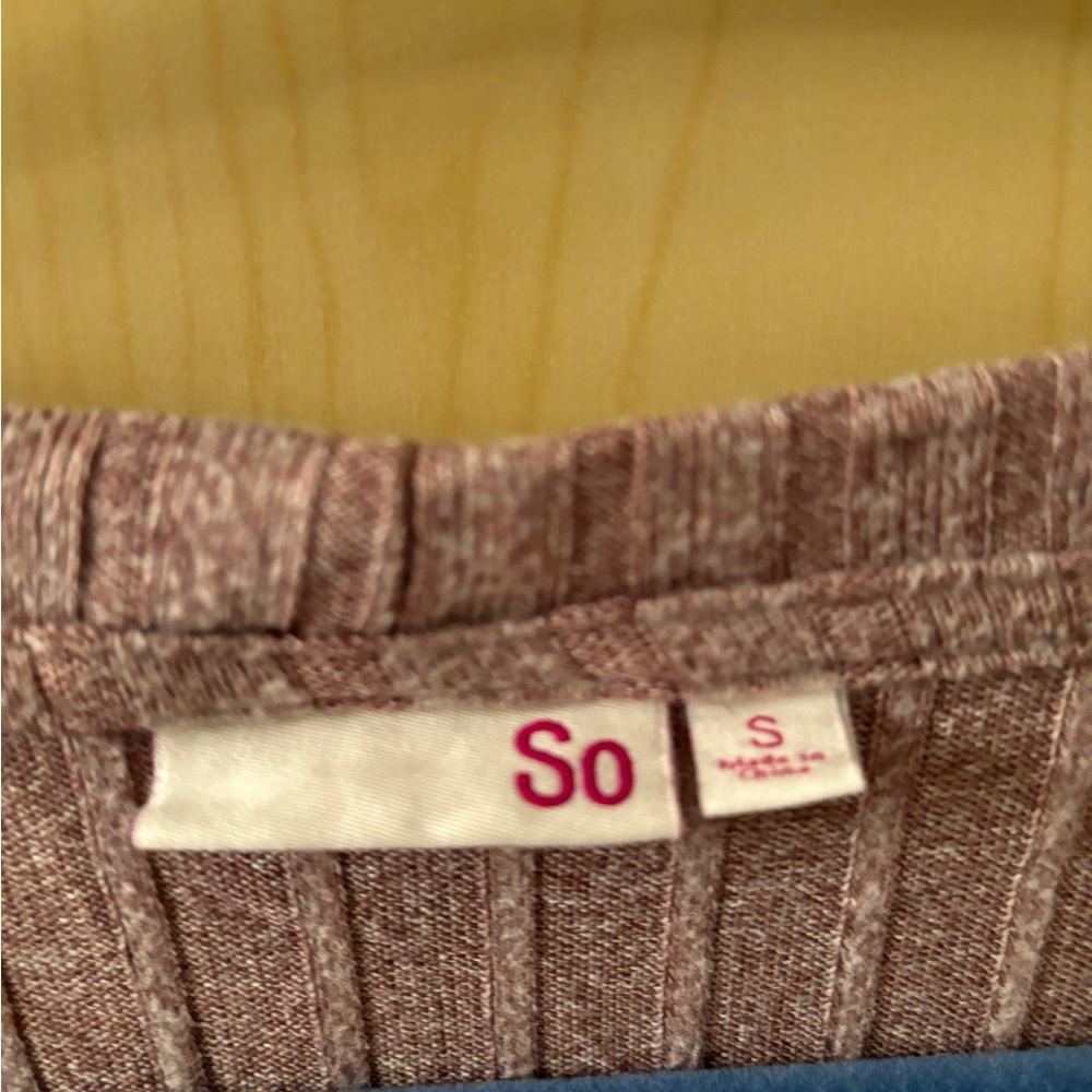 Pink V-Neck Ribbed Blouse - Picture 2 of 2
